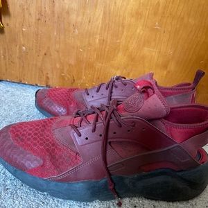 Nike Huarache Premium Red Size 12